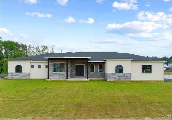 Backyard, Exterior, Facade, Ranch