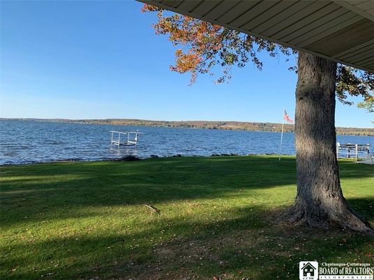 Exterior, Lake