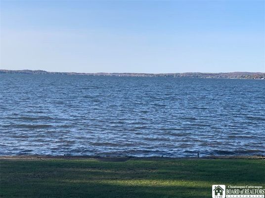 Exterior, Lake