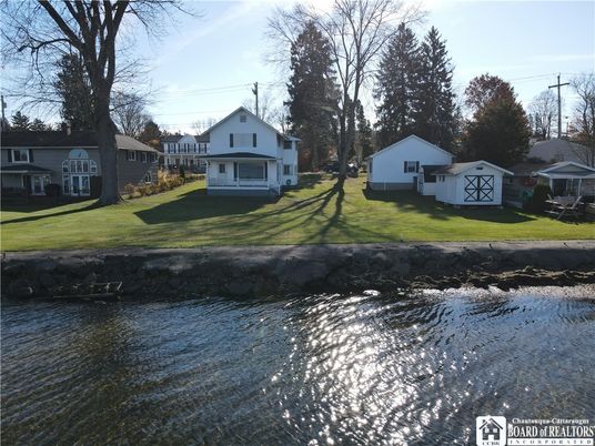 Exterior, Lake