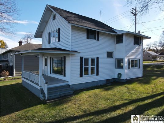 Exterior, Facade, Farmhouse