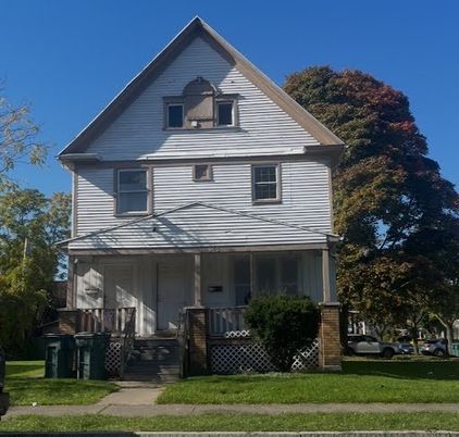 Exterior, Facade, Queen Anne Victorian