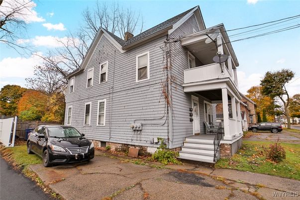 Exterior, Facade, Queen Anne Victorian
