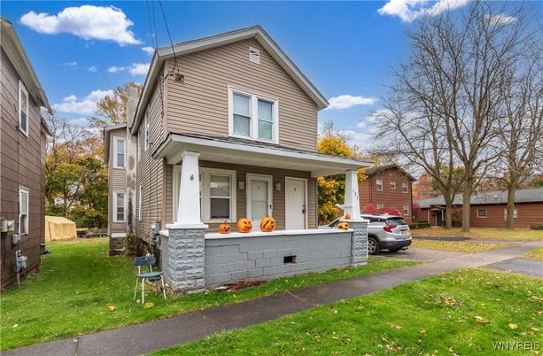 Exterior, Facade, Queen Anne Victorian