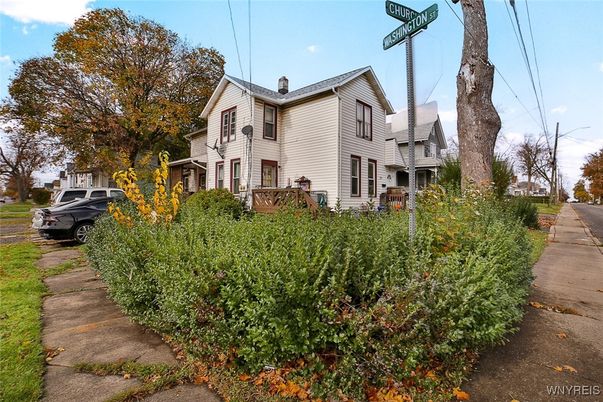 Exterior, Facade, Queen Anne Victorian