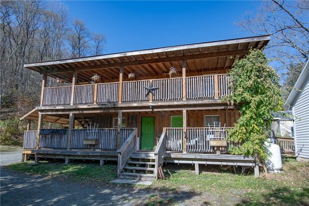 Exterior, Facade, Log Home
