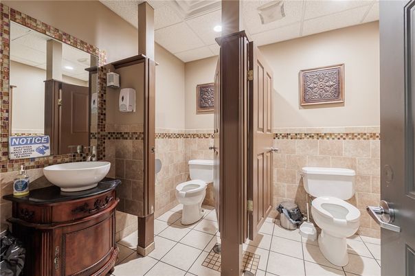 Bathroom, Interior, Recessed Lighting