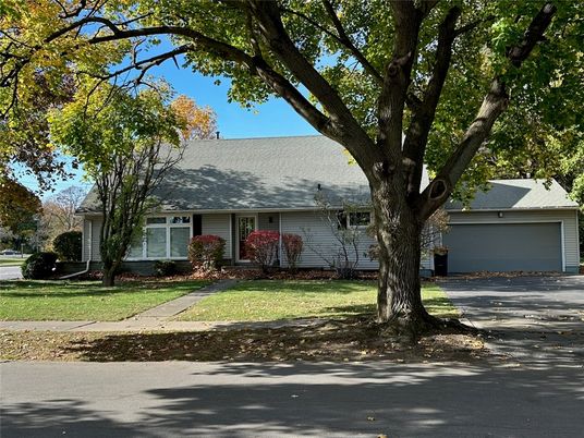 Attached, Exterior, Facade, Cape Cod
