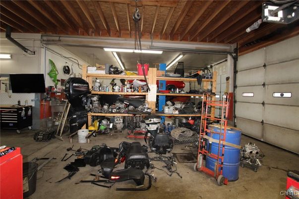 Garage, Interior, Wooden Beams