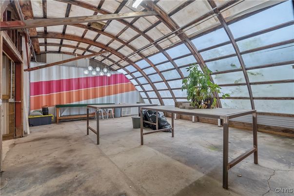 Garage, Interior, Wooden Beams