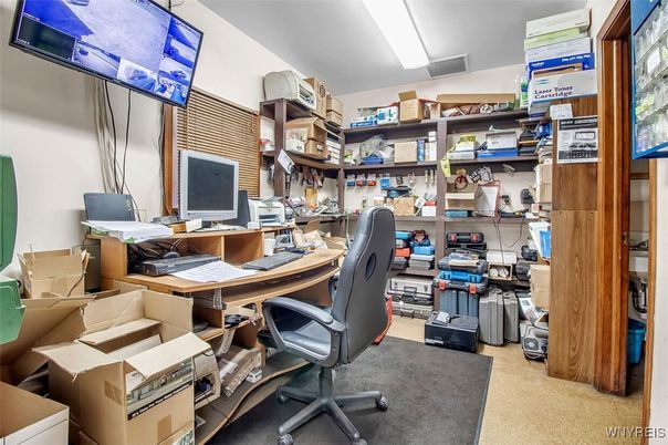 Home Office, Interior