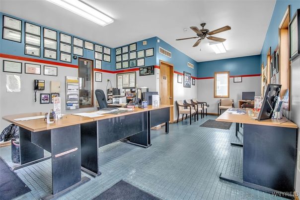 Home Office, Interior