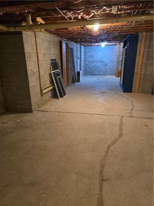Empty room, Interior, Stone Walls, Wooden Beams