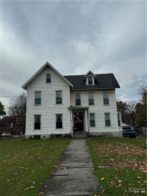 Exterior, Facade, Farmhouse