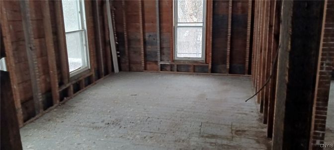 Empty room, Interior
