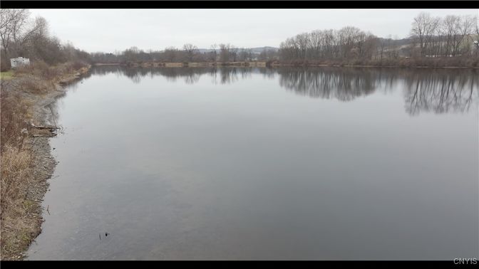 Exterior, Lake