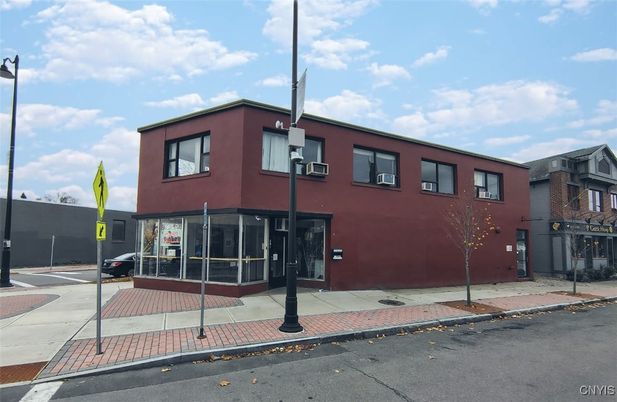 Exterior, Facade, Rowhouse