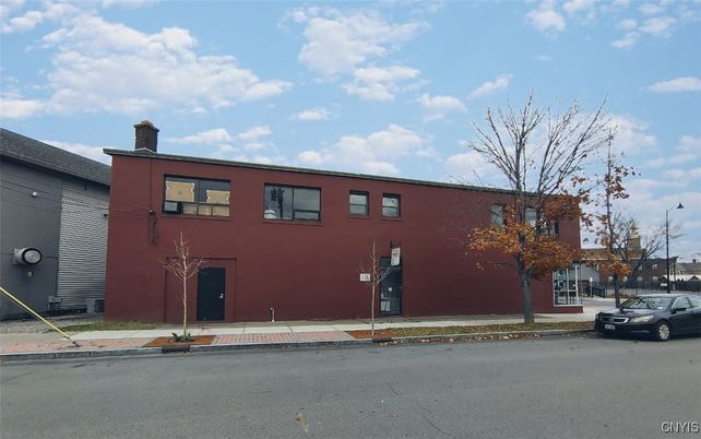 Exterior, Facade, Rowhouse