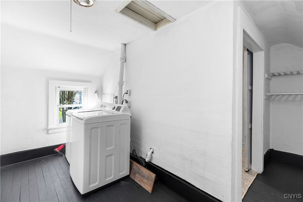 Interior, Washer, Wood Texture Flooring