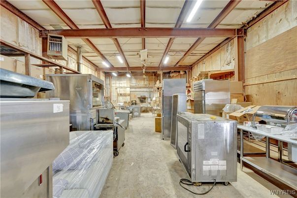 Interior, Washer, Wooden Beams