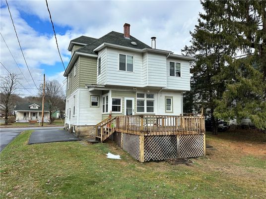 Backyard, Exterior, Facade, Queen Anne Victorian