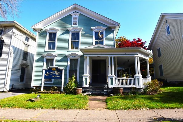 Exterior, Facade, Queen Anne Victorian