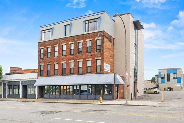 Exterior, Facade, Rowhouse