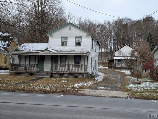 Exterior, Facade, Farmhouse