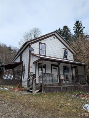 Exterior, Facade, Farmhouse