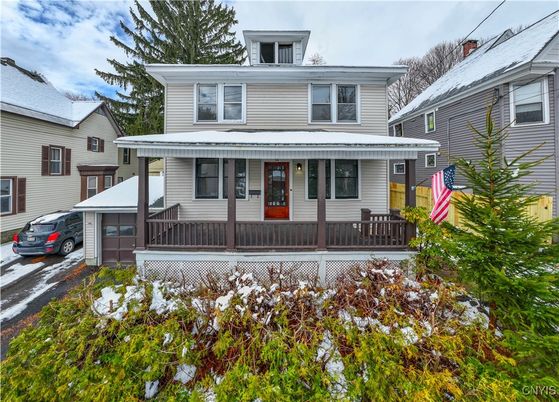 Attached, Exterior, Facade, American Foursquare