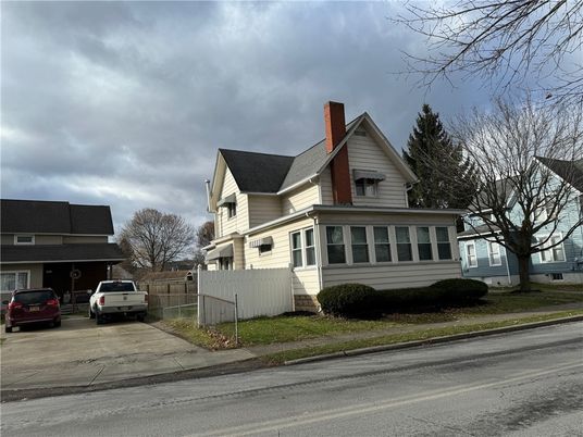 Exterior, Facade, Farmhouse