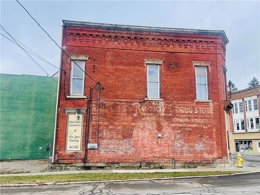 Exterior, Facade, Brick Facade, Rowhouse