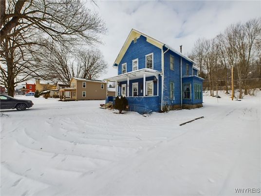 Attached, Backyard, Exterior, Facade, Queen Anne Victorian