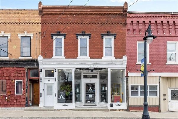 Exterior, Facade, Brick Facade, Rowhouse