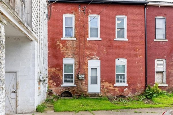 Exterior, Facade, Brick Facade, Rowhouse
