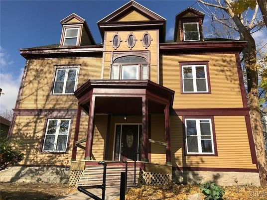 Exterior, Facade, Queen Anne Victorian