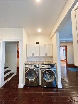 Interior, Recessed Lighting, Washer, Wood Texture Flooring