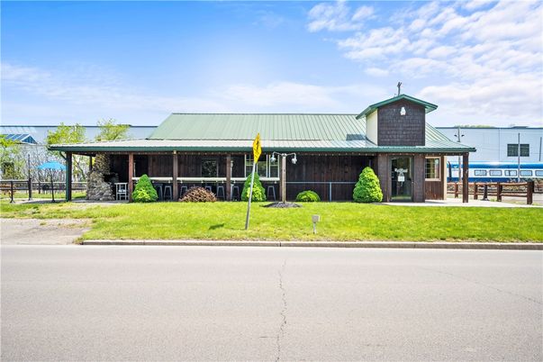 Exterior, Facade, Log Home