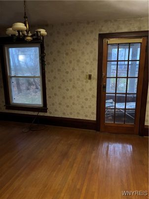 Chandelier, Empty room, Interior, Wood Texture Flooring
