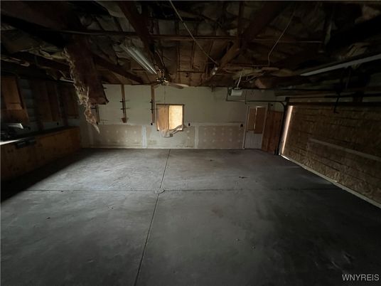 Empty room, Interior, Wooden Beams