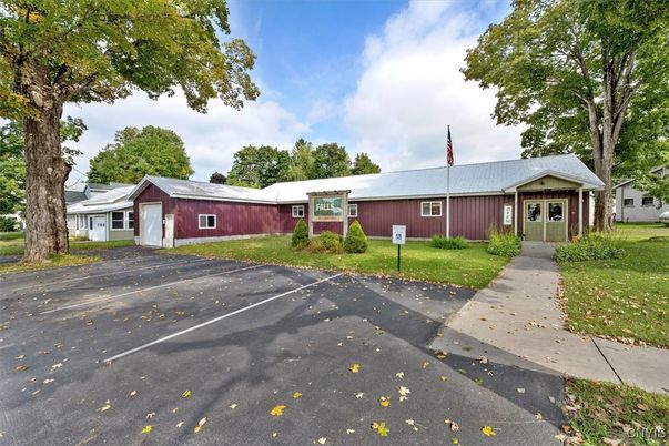 Exterior, Facade, Ranch