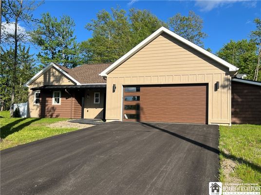 Attached, Exterior, Facade, Ranch