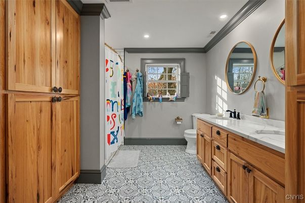 Bathroom, Dual Sink Vanities, Interior, Recessed Lighting