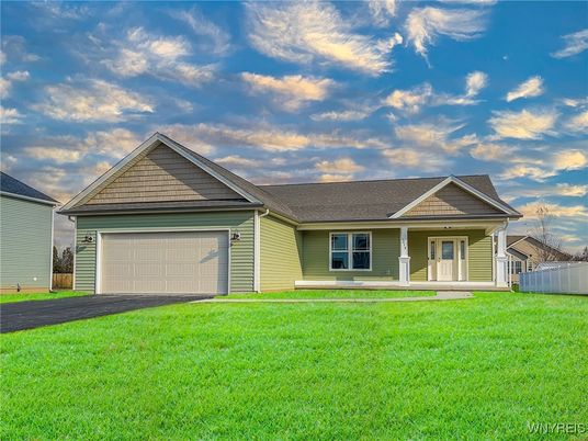 Attached, Exterior, Facade, Ranch