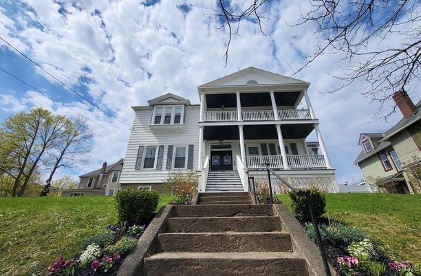 Exterior, Facade, Queen Anne Victorian
