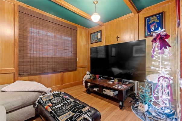 Interior, Living room, Pendant Lights, Wood Texture Flooring, Wooden Walls