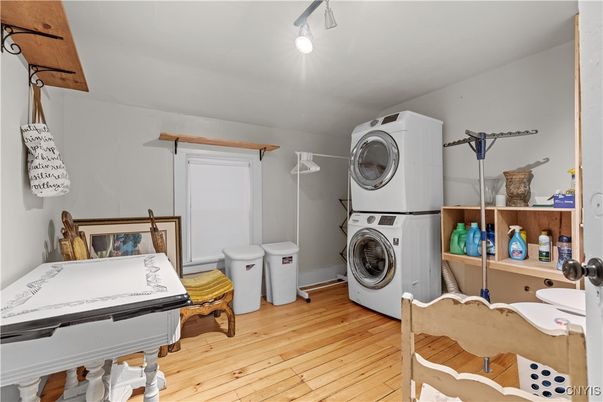 Interior, Utility Closets, Washer, Wood Texture Flooring