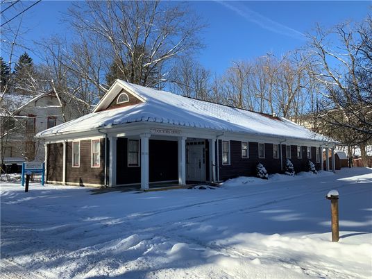 Exterior, Facade, Cape Cod