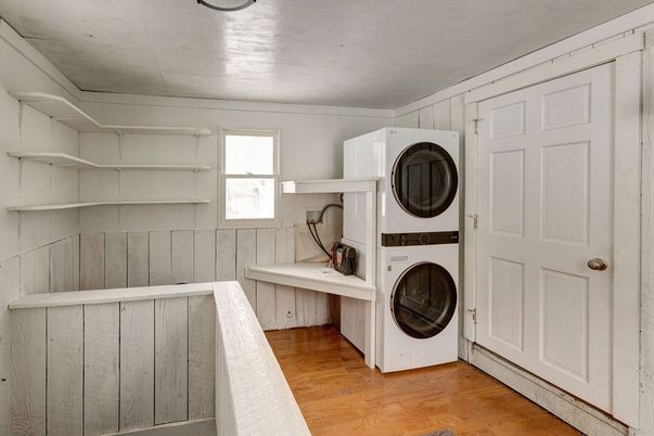 Interior, Utility Closets, Washer, Wood Texture Flooring