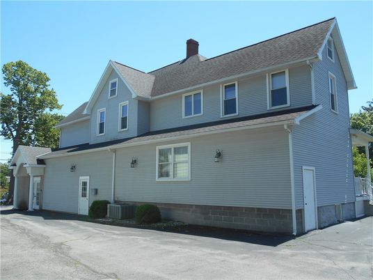 Attached, Exterior, Facade, Farmhouse